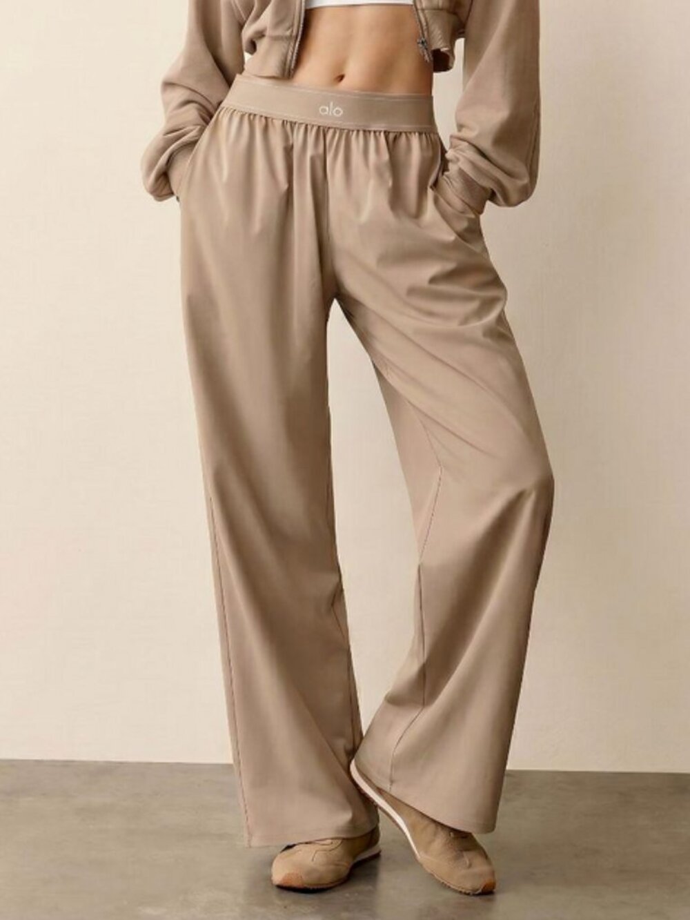 New ALO Yoga Gravel Suit Up Trouser (Regular)💞Minimal/Clean/Casual/Quiet Luxury - Picture 3 of 9